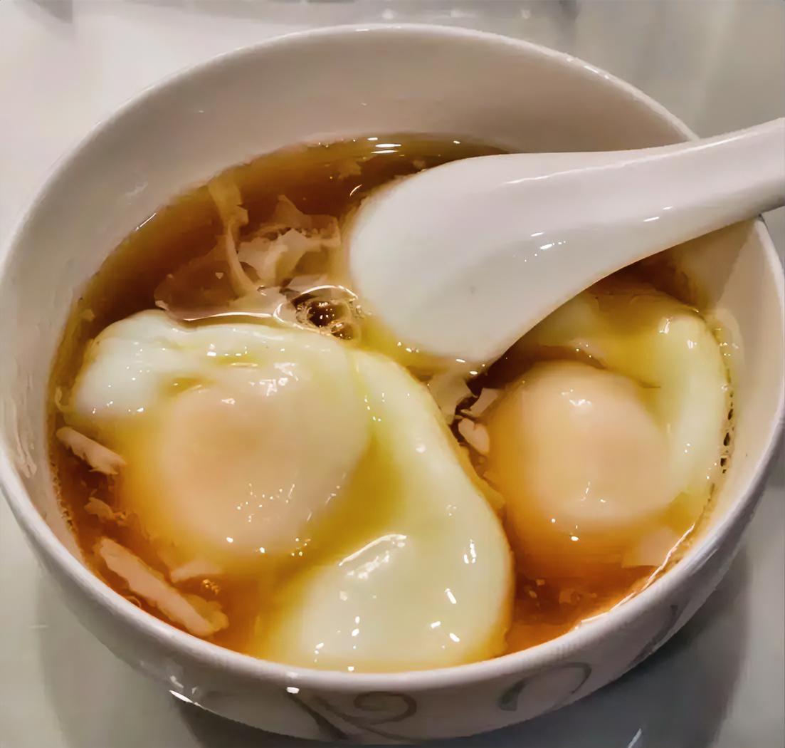 你吃过糖水荷包蛋吗？

现在社会不算什么稀奇事，可是在经济匮乏的六七十年代，那可