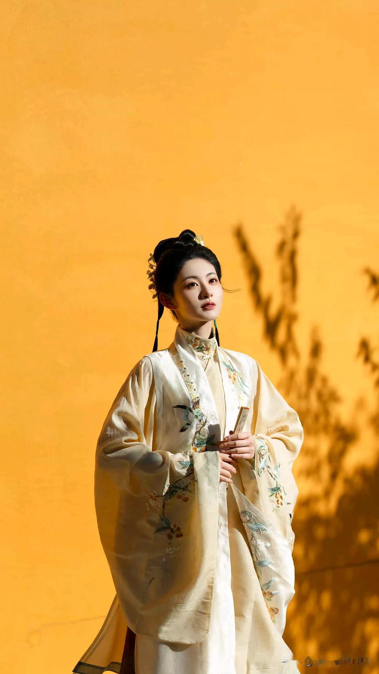 赵晴、官鸿新剧《听银》开机，解锁女帝逆袭史诗。