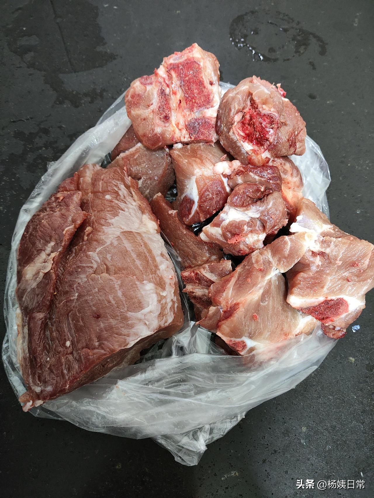 感觉广州番禺这边有好地方买的猪肉价格，都便宜，跟买蔬菜的价格是差不多了，我昨天去