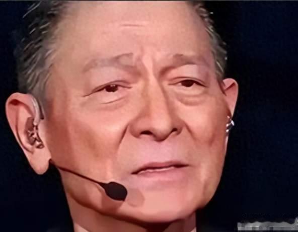 《刘德华白发近照引热议，状态酷似张艺谋》