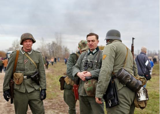 要说最近国际军事圈最让人意外的事，莫过于这场角色大互换，说出来很多人都觉得不敢信