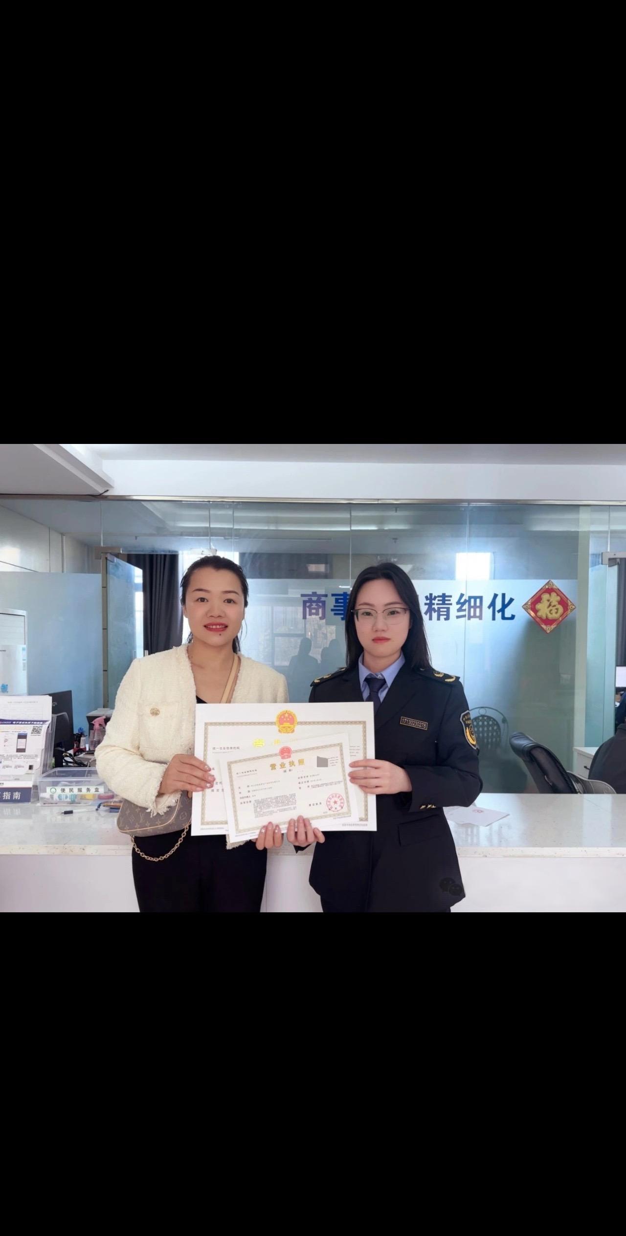 我从来不觉得自己有多聪明，甚至还有堪忧的情商，傻里傻气的直来直往，喜怒...