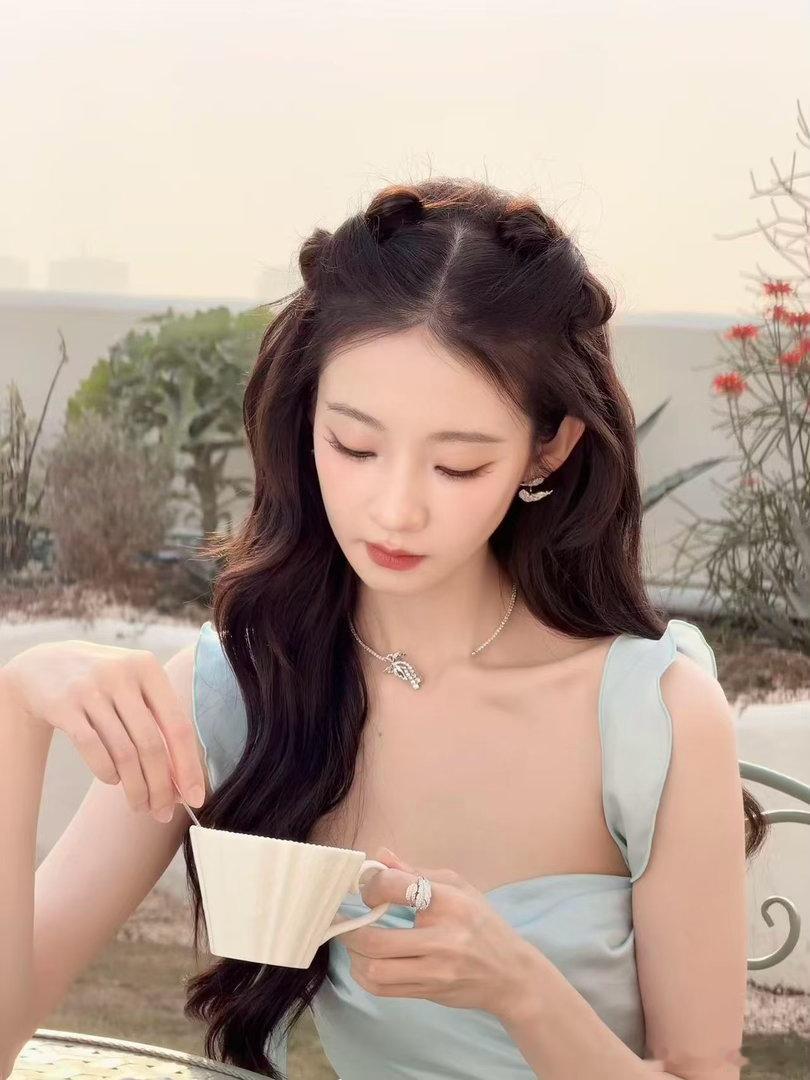 张艺凡戏外搓bgm戏里玩摇滚张艺凡甜心摇滚新娘 张艺凡这张海报的感染力太强了。笑