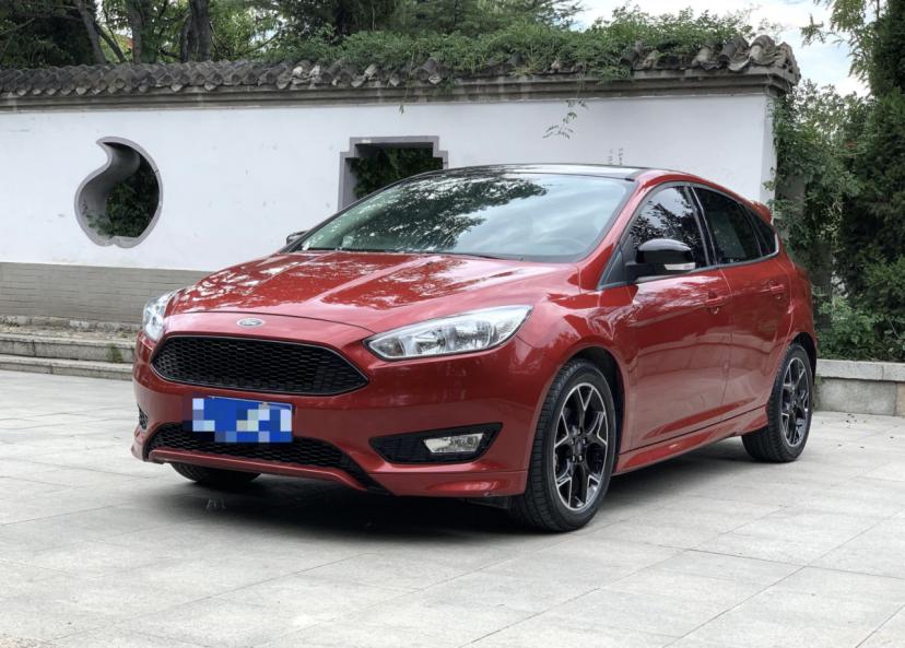 去年，我的老福克斯准备退役换电车，试驾了很多品牌，有Model 3、Model 