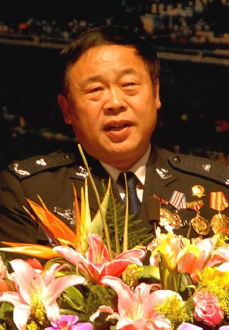 1998年，河南郏县一位卖牛肉发了财的个体户，新买了一辆桑塔纳，正当他开车出去兜