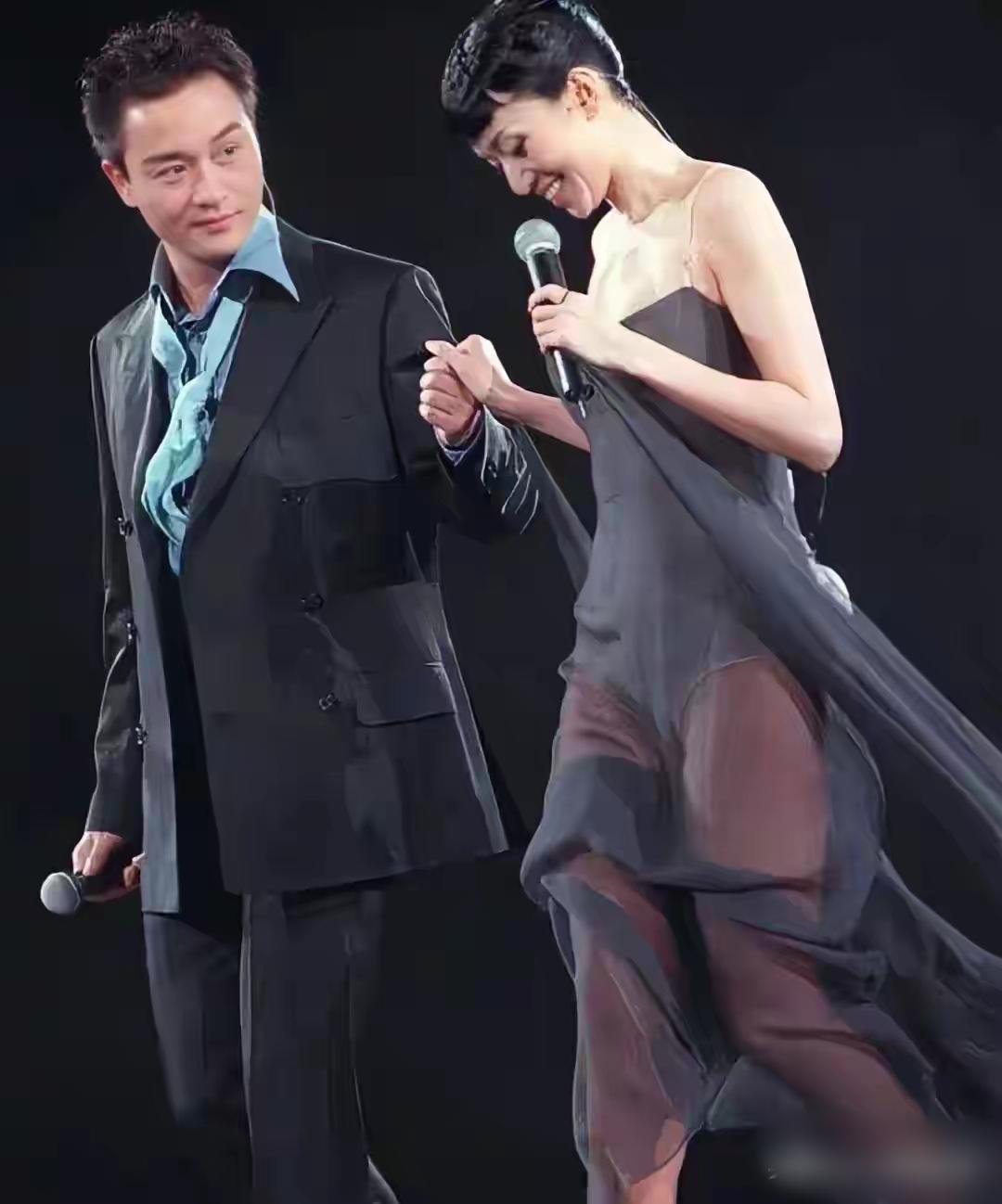 梅艳芳在马来西亚被大哥摔酒瓶，脑袋流血。全场没人敢动。张国荣直接站到她前面，说，