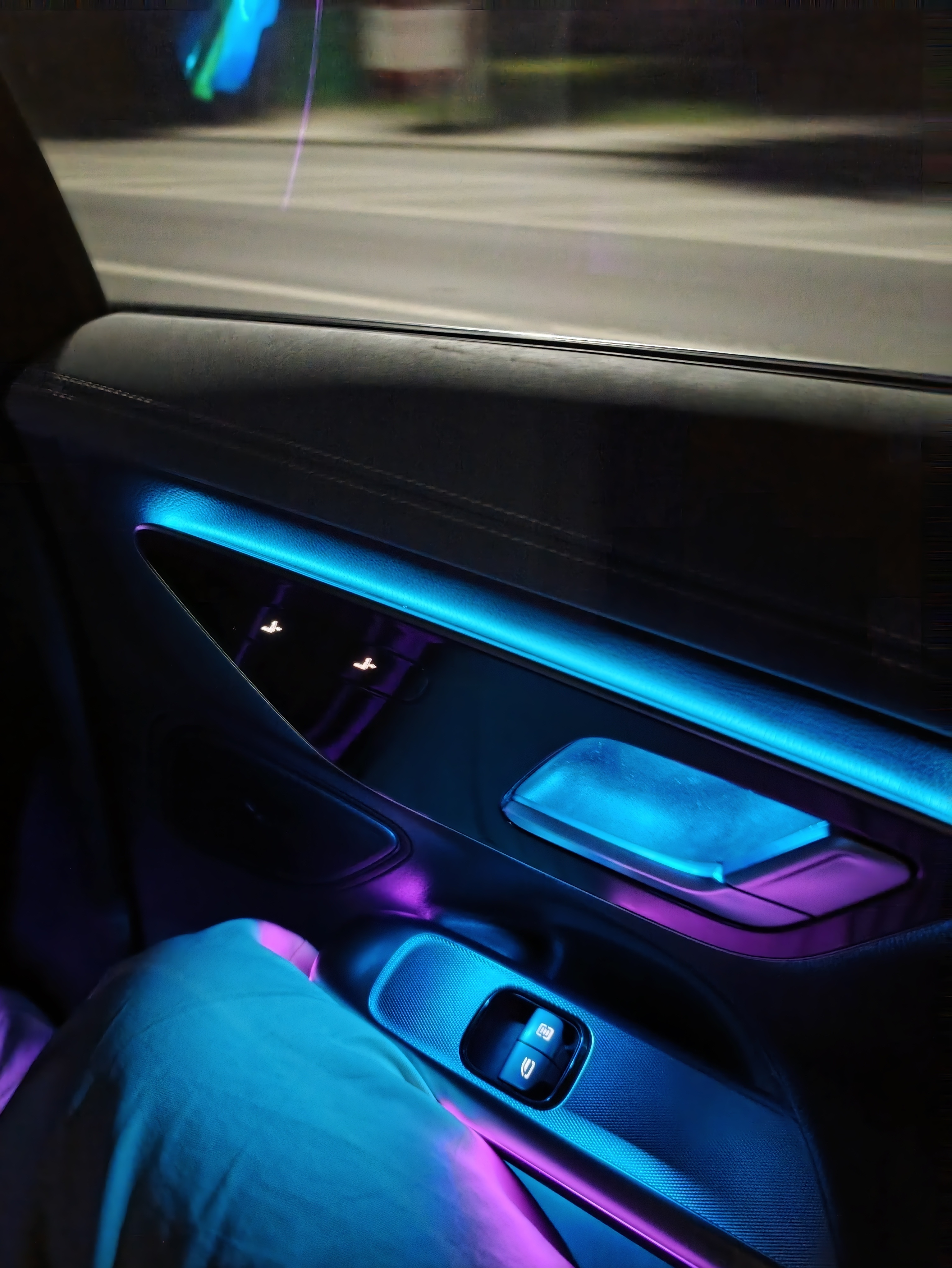 奔驰 EQE350 不过如此但是在经济型网约车里还是很不错的，这车可以跑豪华车啊