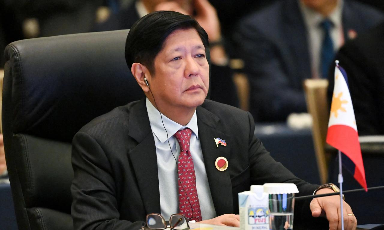 现在的局势是： 日本积极备战；菲律宾在南海挑衅；越南准备在北部湾捣乱。…… 所以