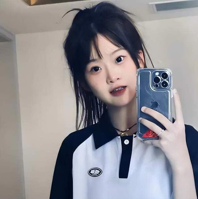 看来处罚的还是太轻了，网红懂事轩又开始在网络上冒泡兴风作浪了，只不过这次她有了应