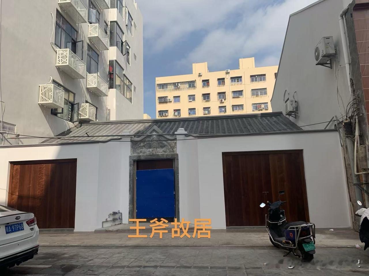 他是琼籍近代的政治家、考古学家，曾任大元帅府参议、国民政府琼崖办事处处长，筹划琼