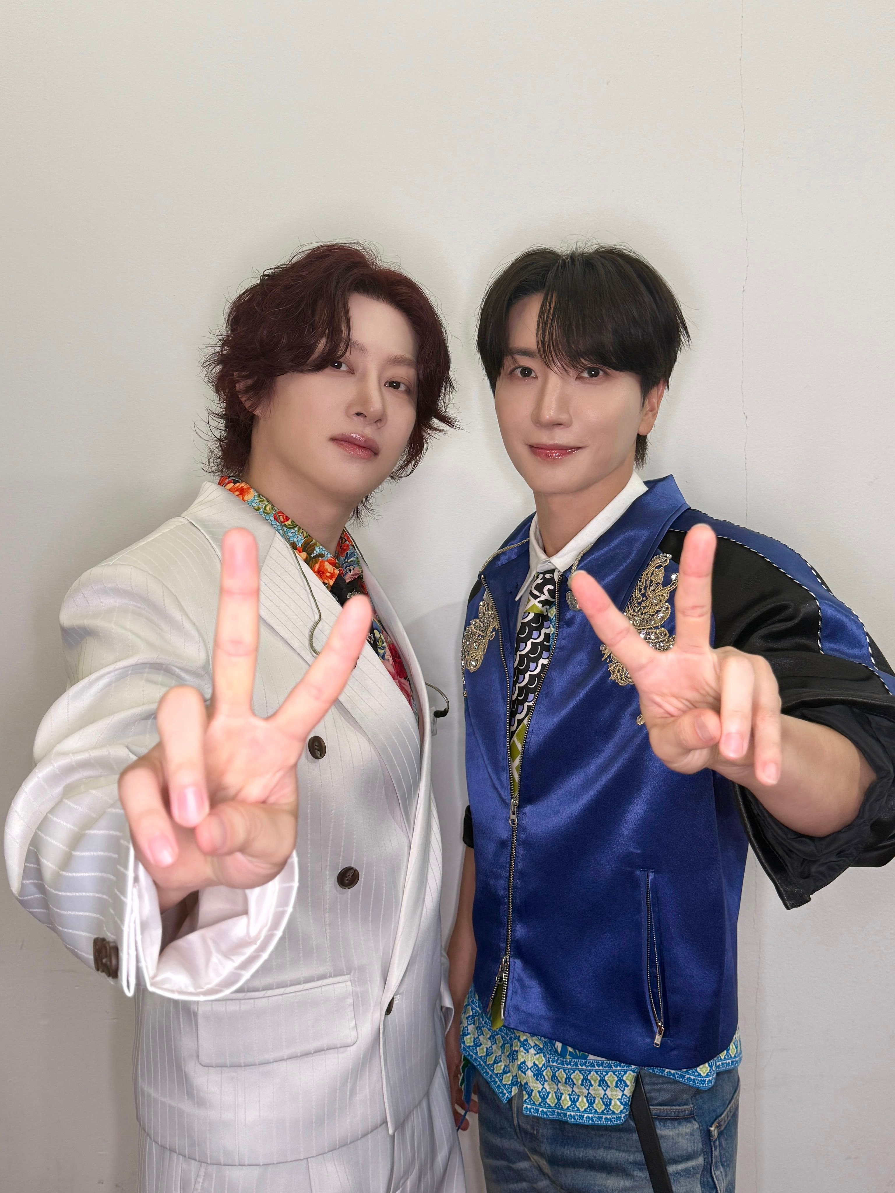 “CB百蓝_。260725 官号更新利特金希澈 相关：无法摆脱83z ✌️💙S