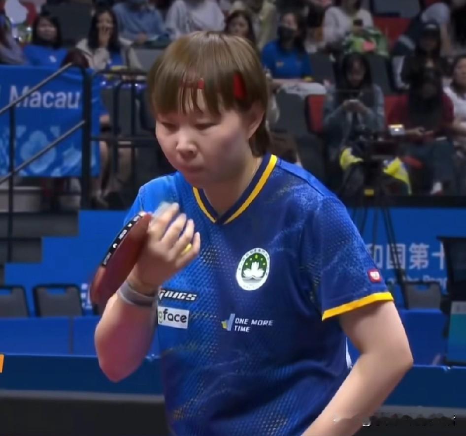 半决赛孙颖莎迎战朱雨玲。两个人都是那种：我走我的路，有人拦着也走，没人陪着也走的