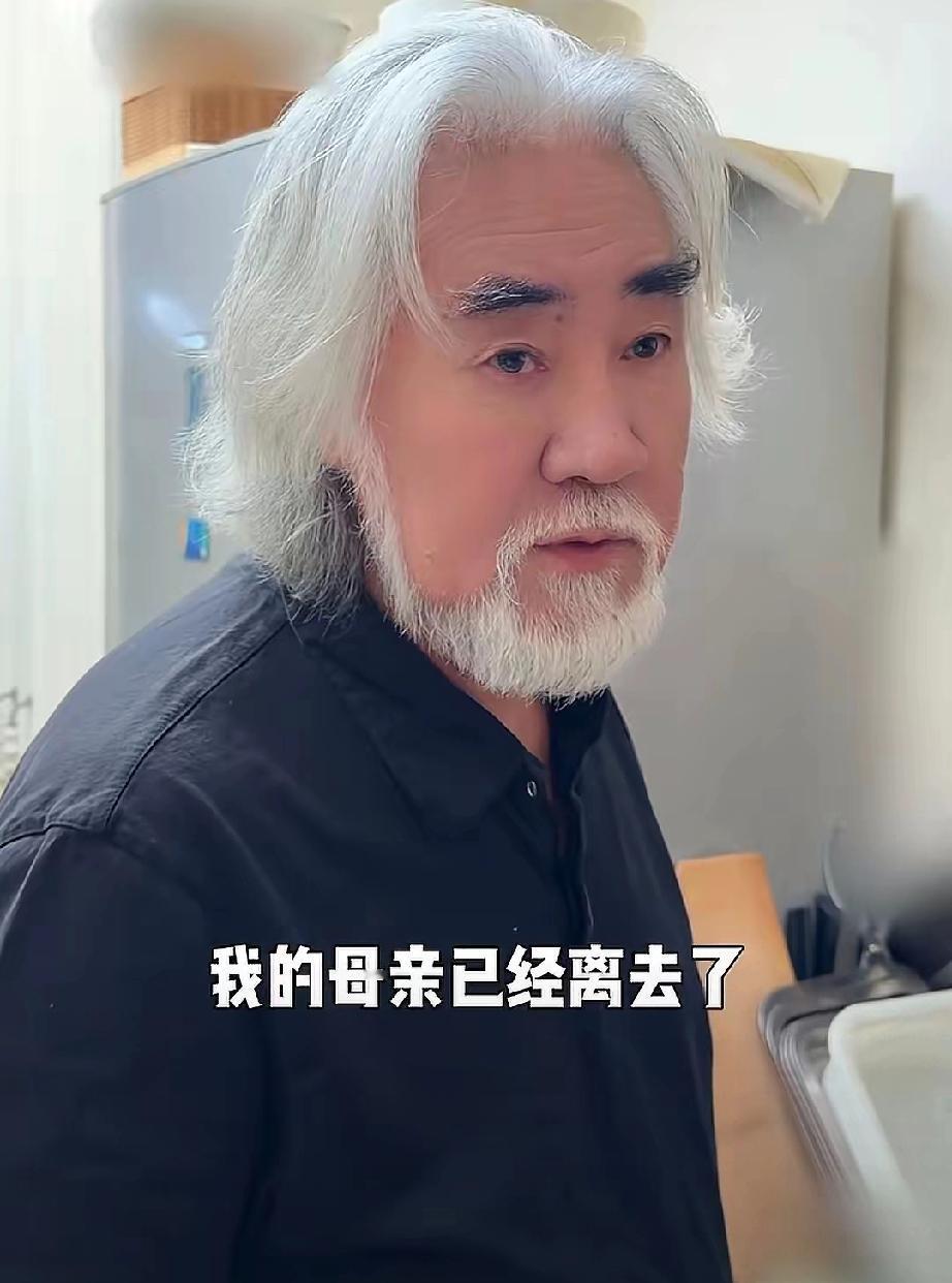 张纪中太暖心！亲自下厨做6道家乡菜，携四娃为杜星霖庆母亲节
 
    母亲节氛