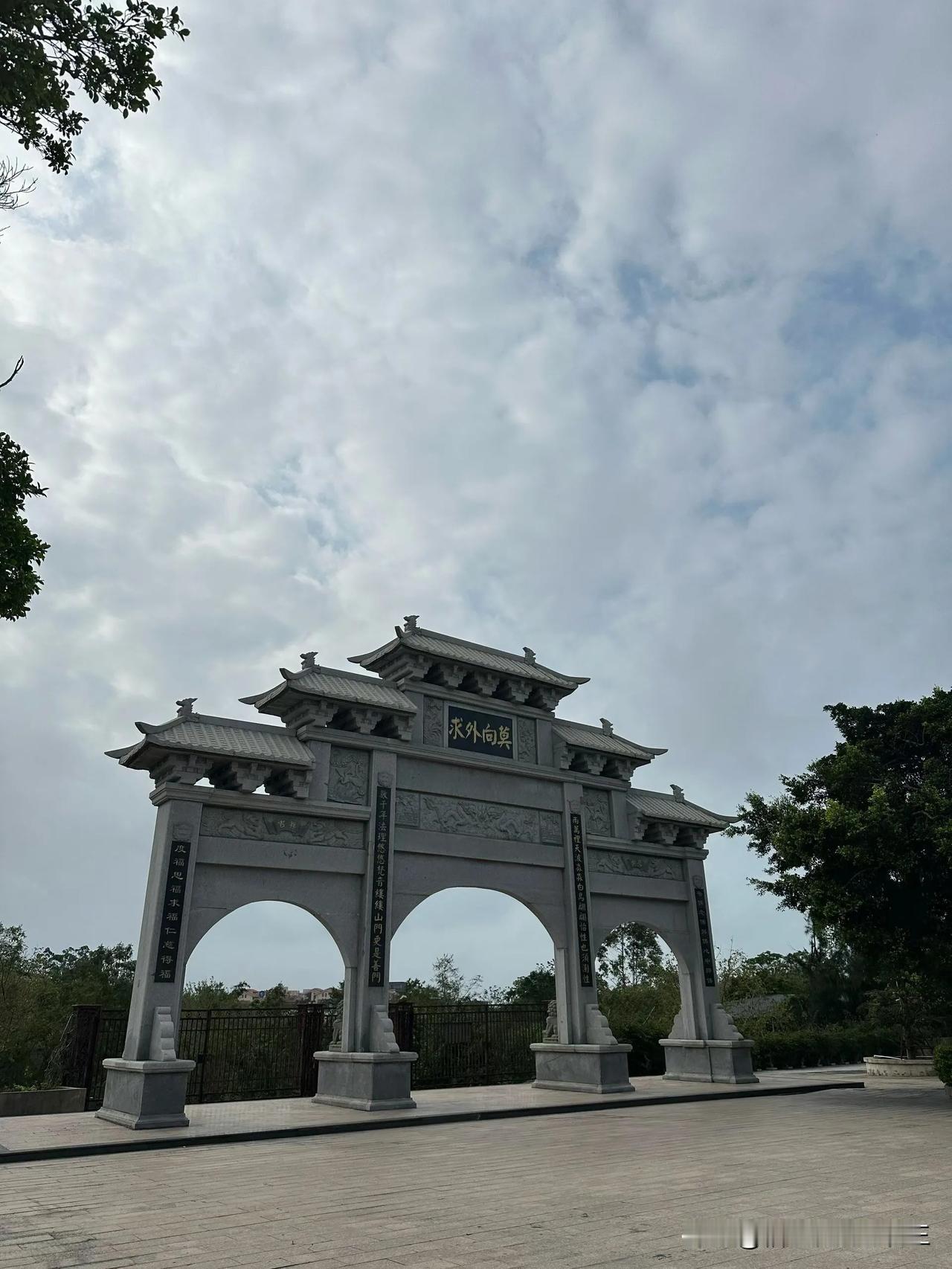 为啥说旅行才是最好的养生？
因为养生最怕
只养身 不养心
家、医院、菜市场
这三