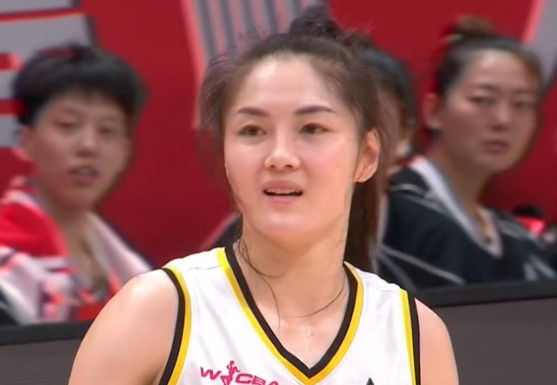 不出所料，江苏女篮张曼曼、罗欣棫和孙宇再次入选国家队集训名单，但让人感到意外的是