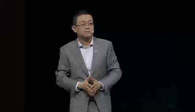 山野之间，一杯咖啡、一顿晚餐，一家人的好时光，就在风景里慢慢展开。
猛士X700的舒适，不是单点配置