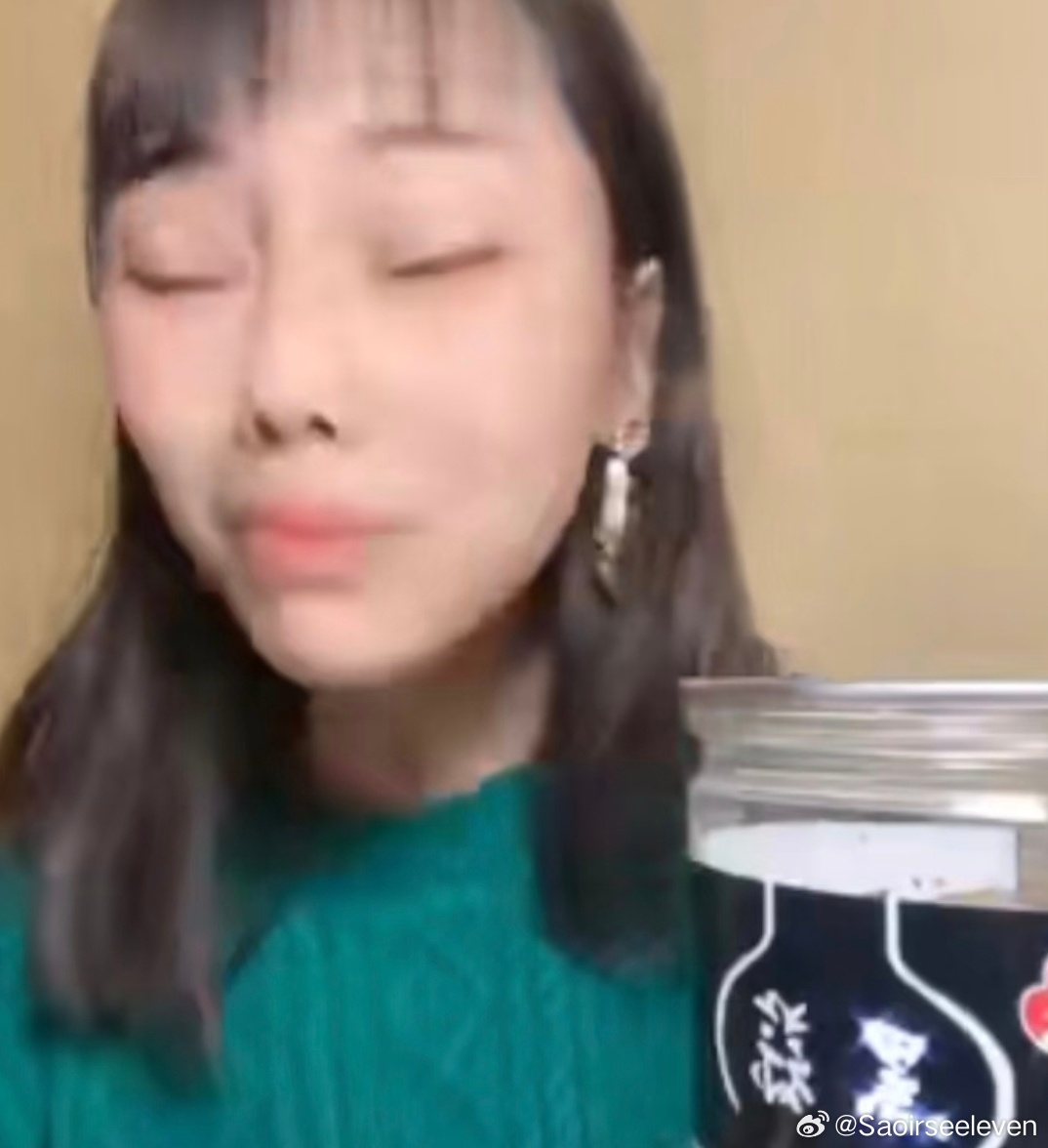嗑rps向来属于一款电子黑蒜体验卷，好新奇→尝一下→还不错→呕呕呕→再品一下→呕
