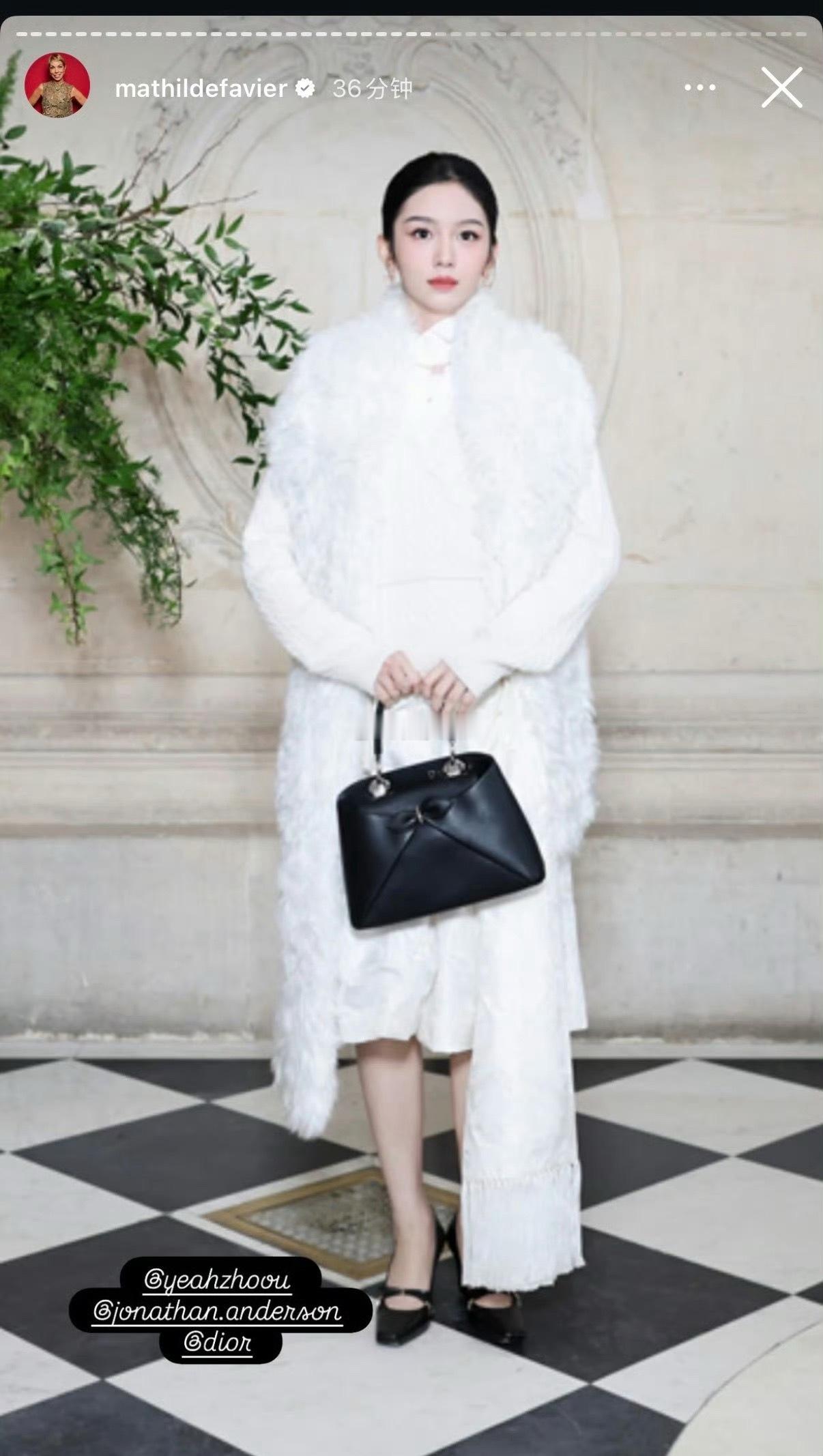 迪奥全球公关负责人认领了周也的看秀造型耶 