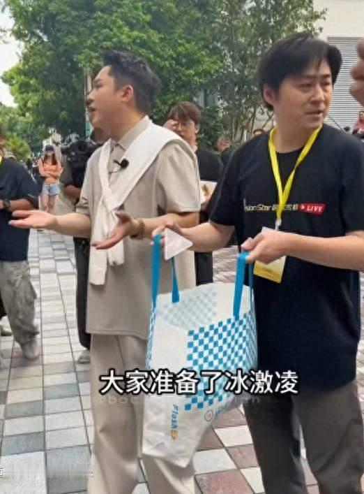 赵丽颖病倒，冯绍峰沉默被骂冷漠？带娃细节曝光翻盘