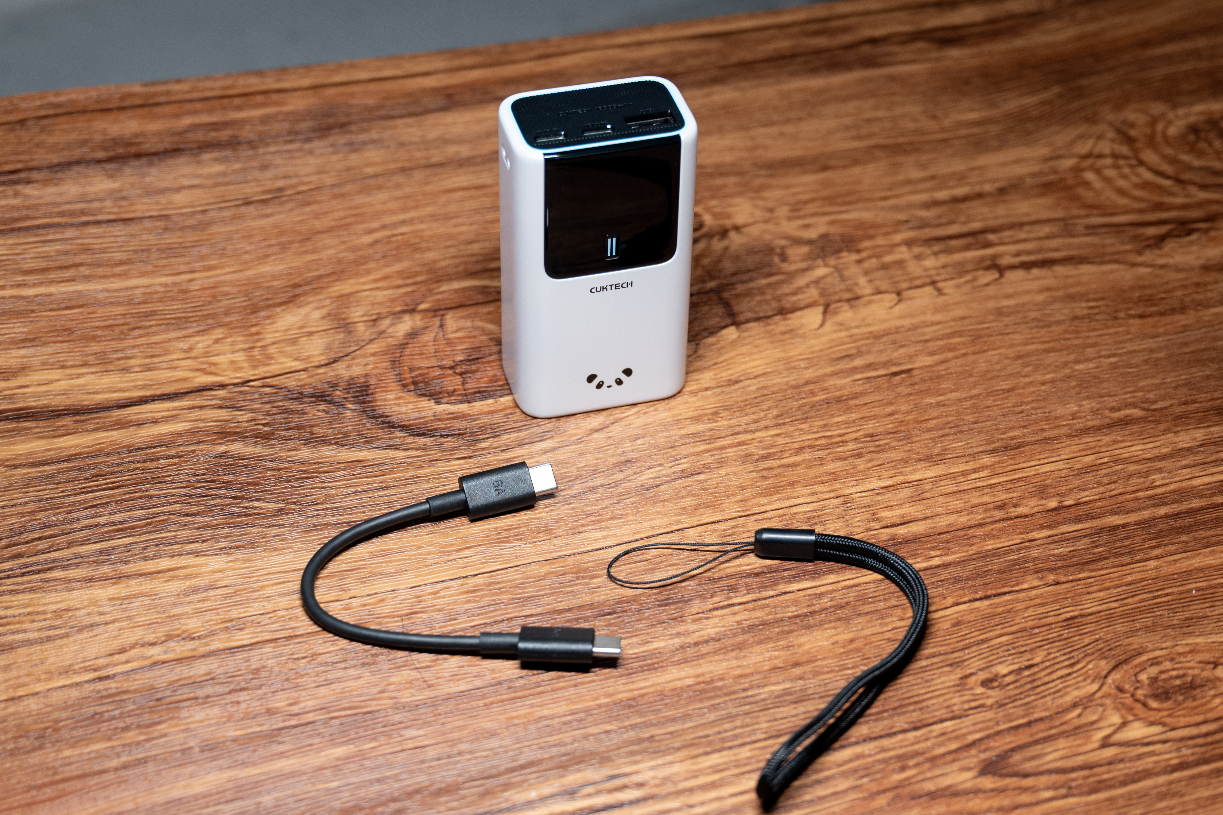 这是全新的酷态科 10 号超级电能棒 Mini 白色，全新的熊猫配色！众望所归的