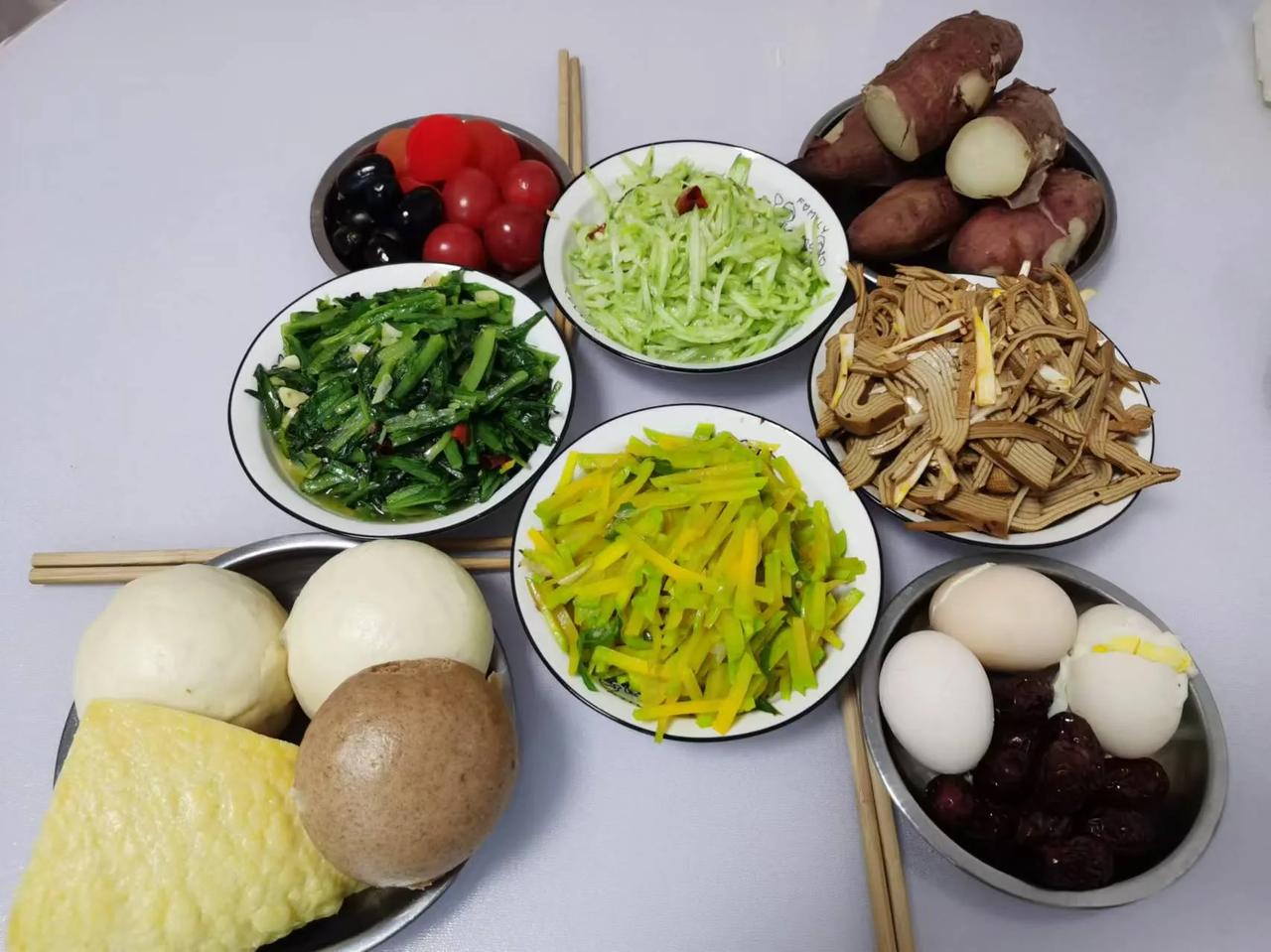 每每读到西北大学文学院贾大教授创作的屎尿屁诗，我就忍不住想起《巴黎圣母院》里的夸