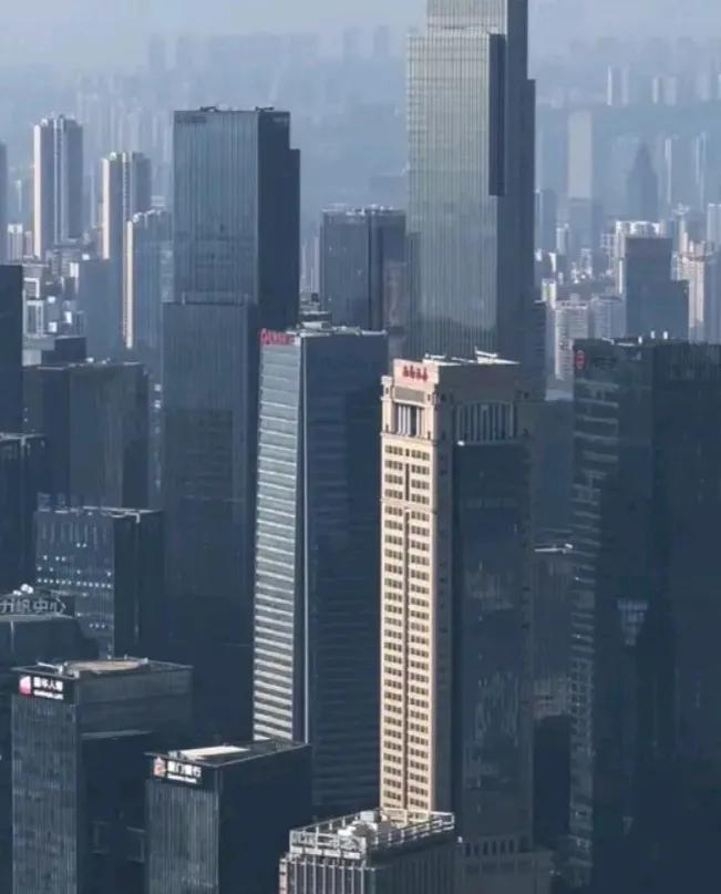 重庆今年这么热，工资也并不高，还适宜长期居住吗？

重庆它是中国西南地区最大的城