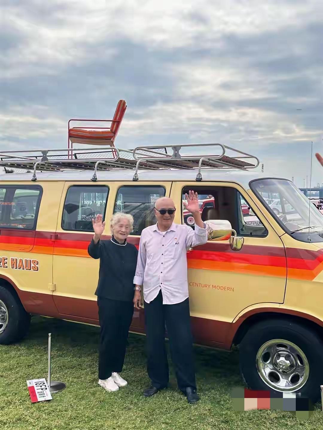 90岁“硬核老司机”带86岁老伴自驾23年游遍全国
 
90岁的王瑞森，16岁抗