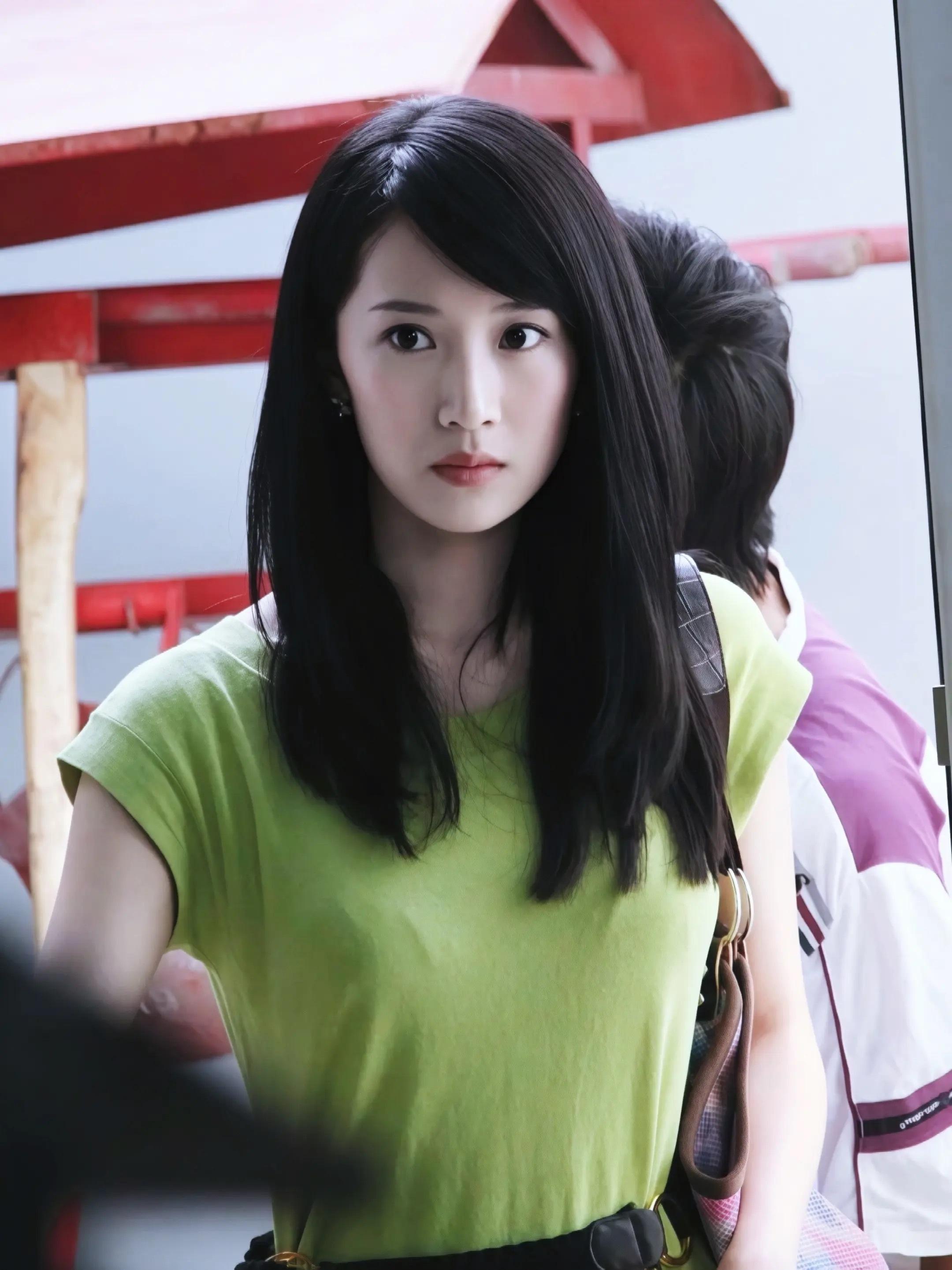 近期隔壁在盛行模仿海藻风 怎么都没有本尊有味道 多一丝过于精致少一丝又不够美乙木