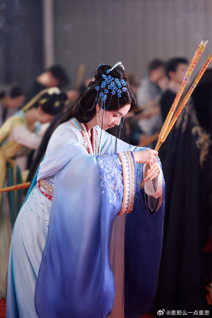 陈瑶我爱谁谁才是男主陈瑶时隔六年久违一番大女主久违一番大女主重磅来袭，陈瑶迎来属