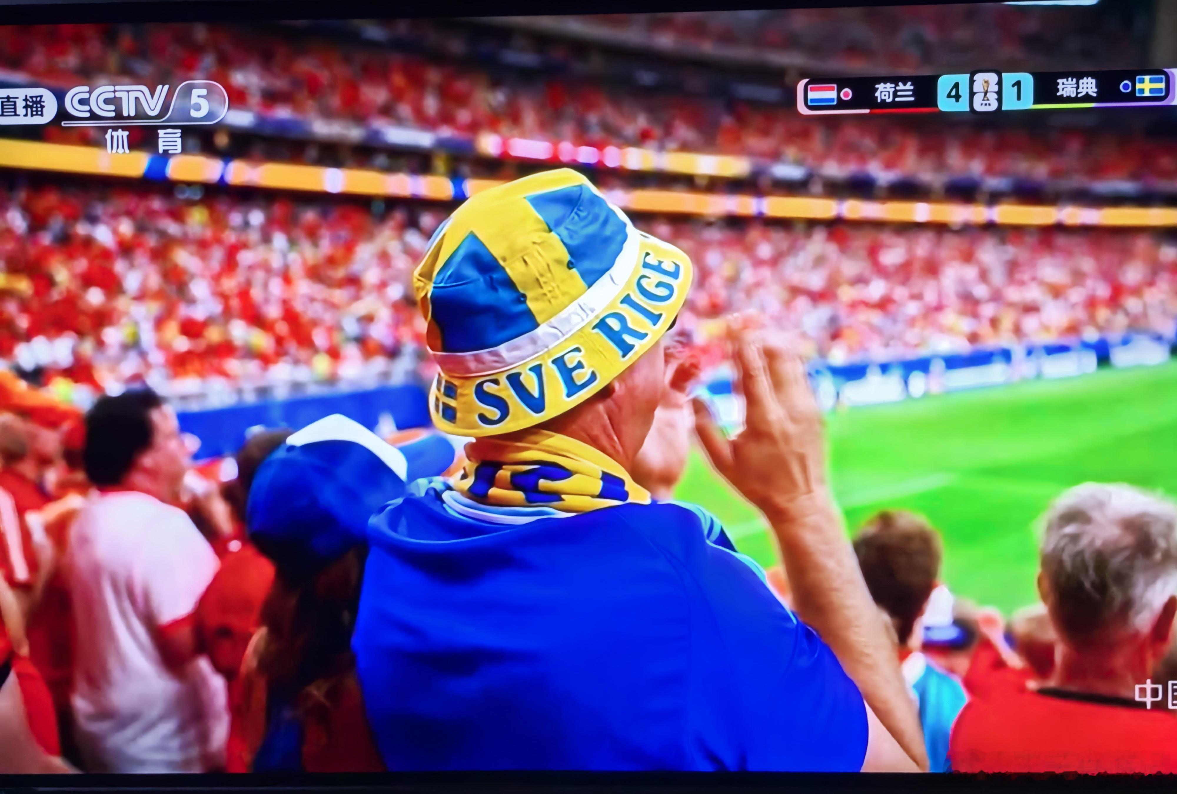 李子食游记  荷兰🇳🇱4：1瑞典🇸🇪精彩的世界杯！世界杯 这样熬夜看比赛
