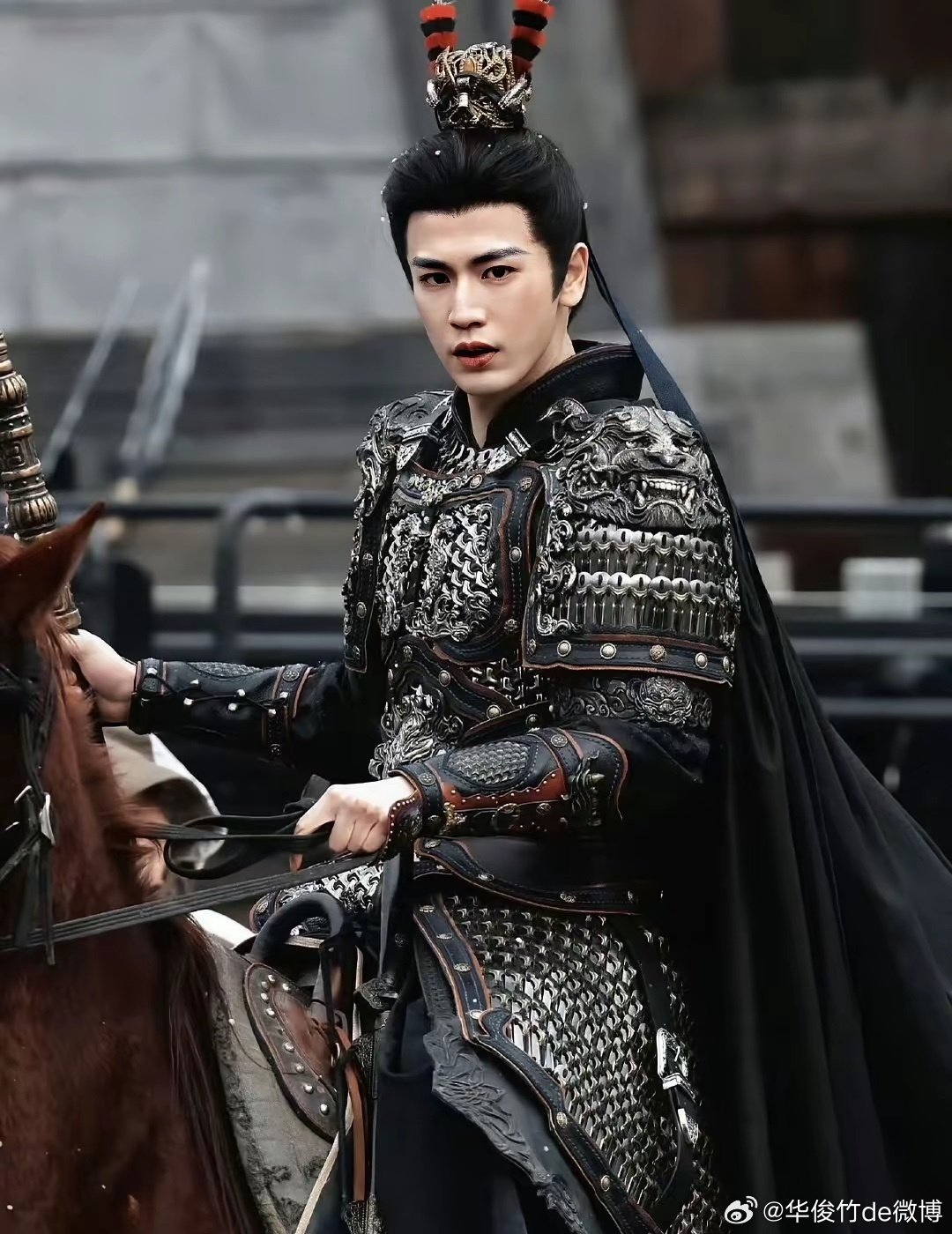 同样都是将军骑马，张凌赫比刘宇宁差在哪？ 