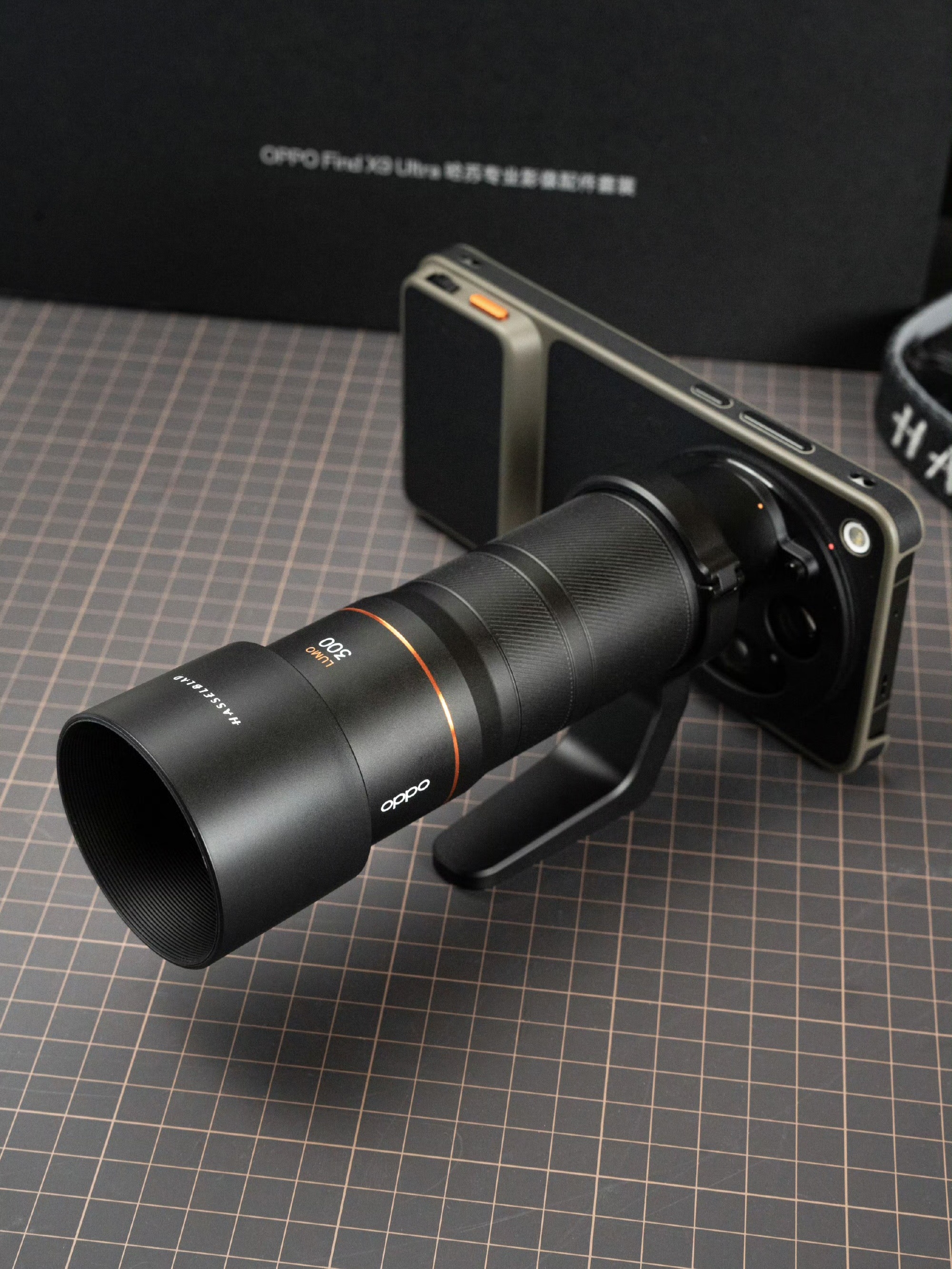 并不看好手机+外接镜头的发展前景！这是一个模仿传统相机的形态！既不专业又不便携！