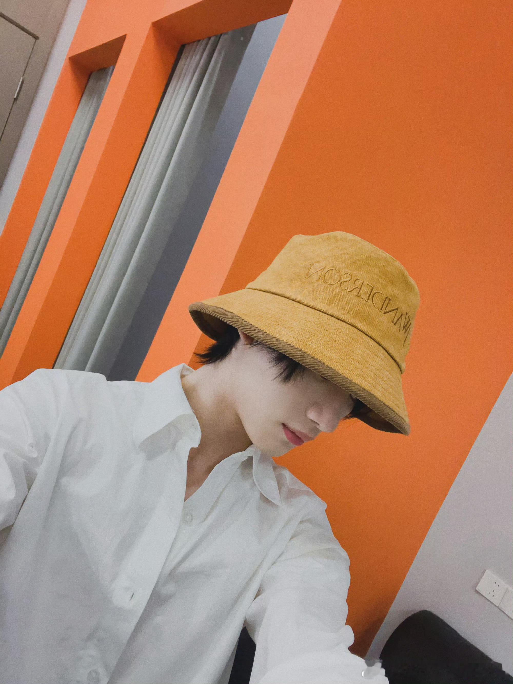 #丁程鑫渔夫帽自拍#[赢牛奶]#丁程鑫[超话]# ​​​