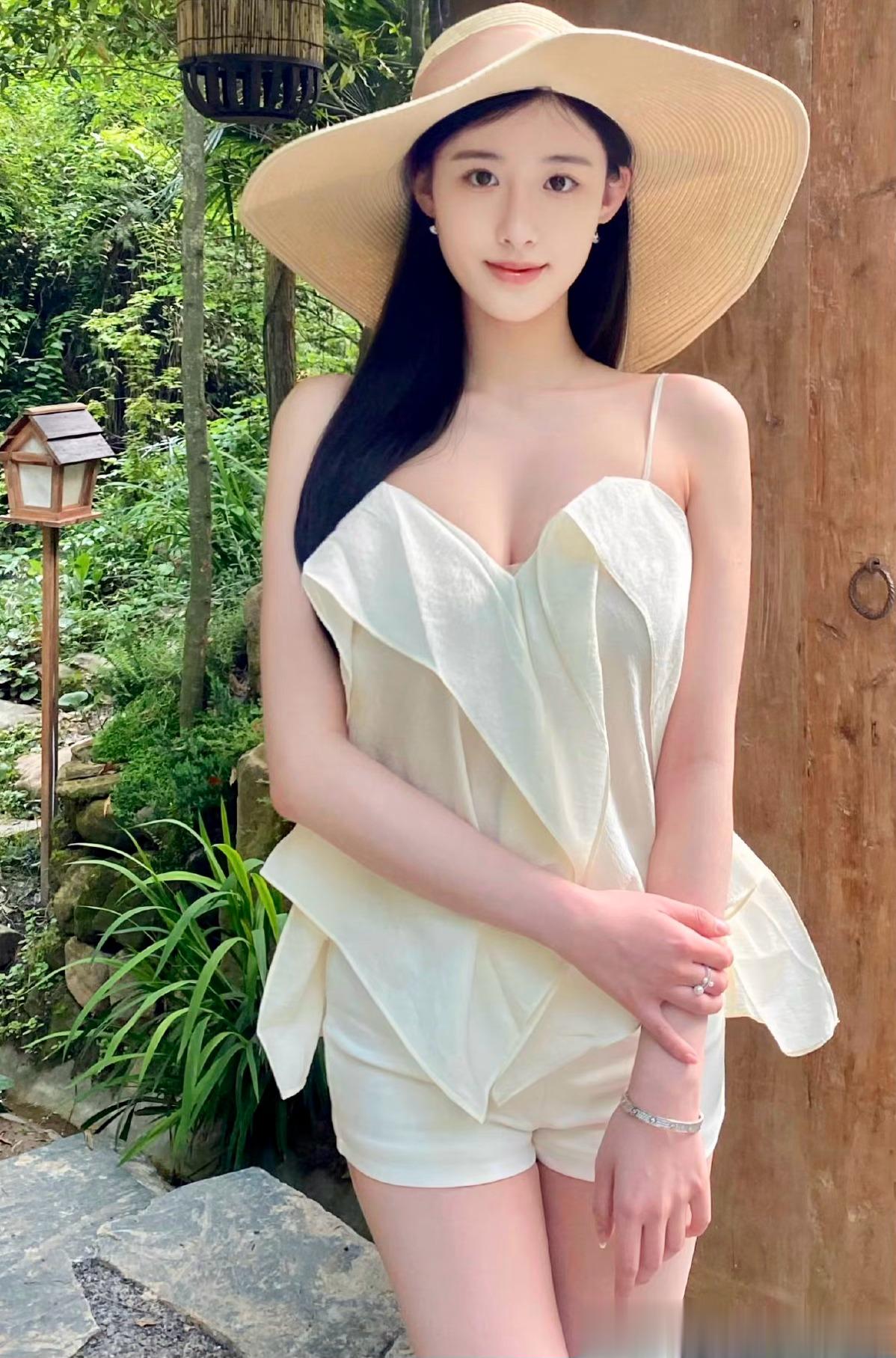 现实是虚幻的，别人的，不靠谱的。内心是真实的，属于你自己的。——-王立新 ​​​