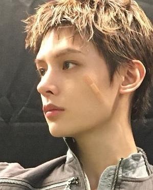 CORTIS金唱片红毯【赵雨凡】顶着一头雷霆头毛还美成这样 