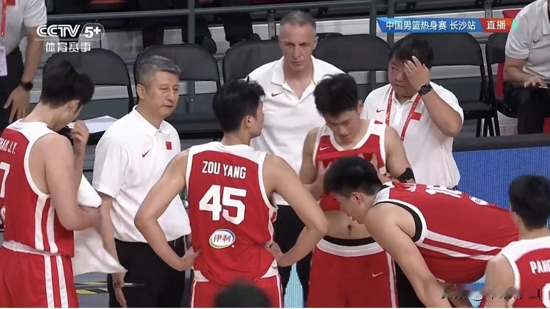 中国男篮热身赛长沙站（第二场）81-82惜败塞尔维亚俱乐部队（比赛实况）。
  