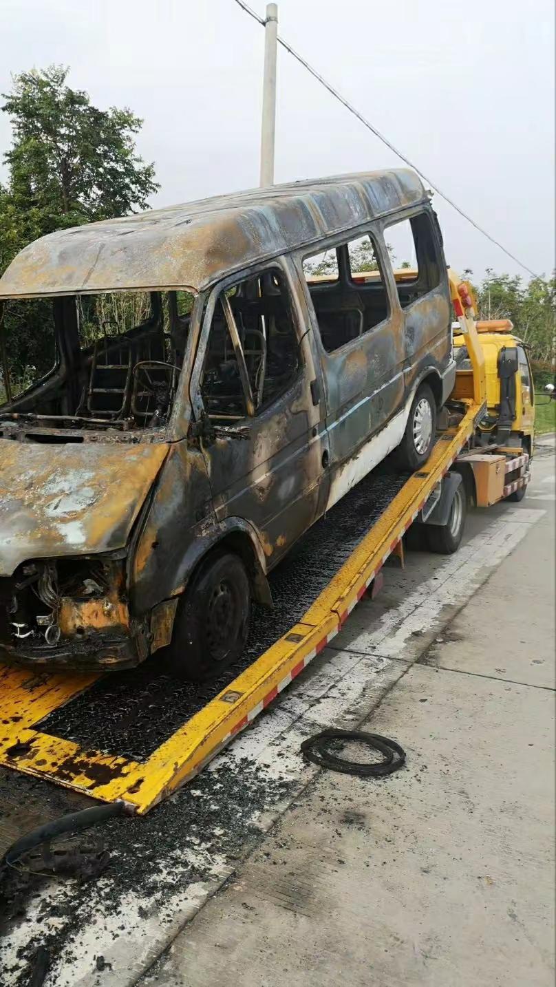 兴仁市拖车搭电换胎电话 176-OO9O-1153，‌‌兴仁市汽车救援，拖车，搭