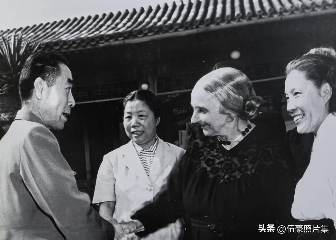 1956年4月，国际民主妇女联合会理事会会议在北京召开，其主席欧仁妮·戈登夫人率