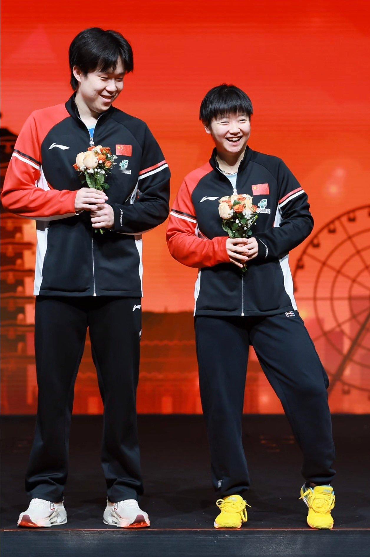 孙颖莎王楚钦笑着退场 好图~ 