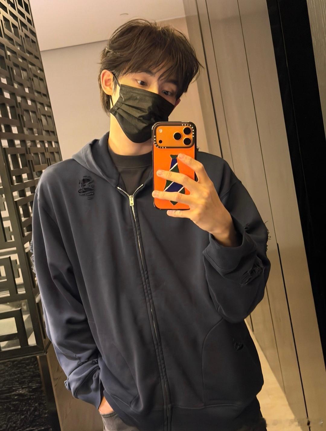 董思成今日营业照💕💕 