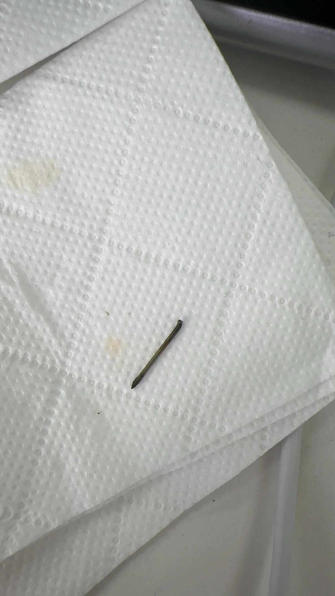 男子在袁记云饺吃出蚯蚓店家愿赔500 避雷袁记云饺！吃出巨大钢钉网友在北京丰台永