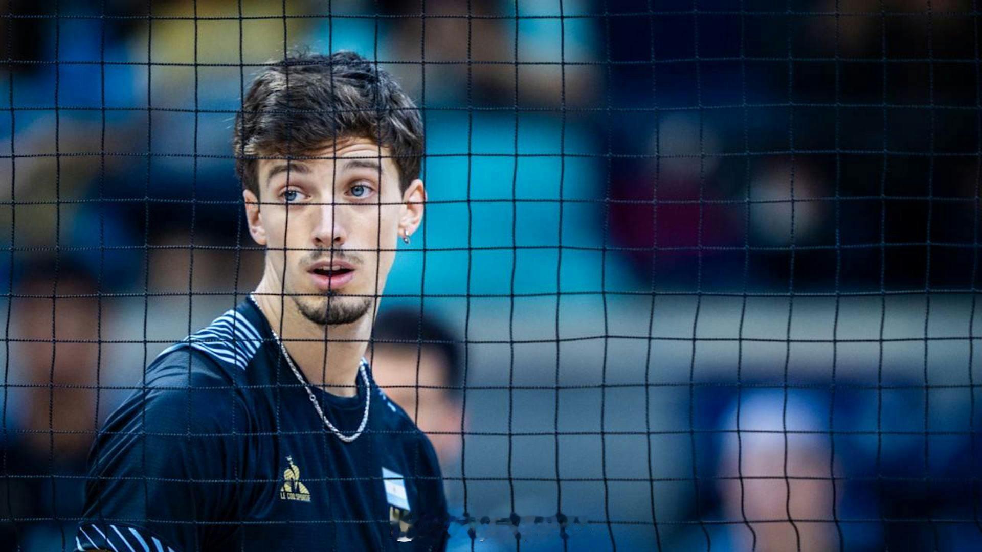 排球转会动态 1月29日，据波兰记者报道，阿根廷男排国手主攻帕隆斯基即将与日本三