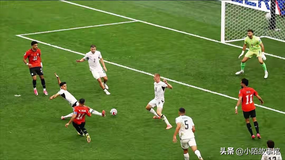 世界杯赛场出大事！日本球迷高举旭日旗，韩国教授怒告国际足联？

这件事发生在六月