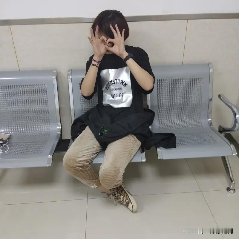 男生水杯被同学投放异物
男生饮用后中毒送医
2026年4月26日，湖南岳阳高级中