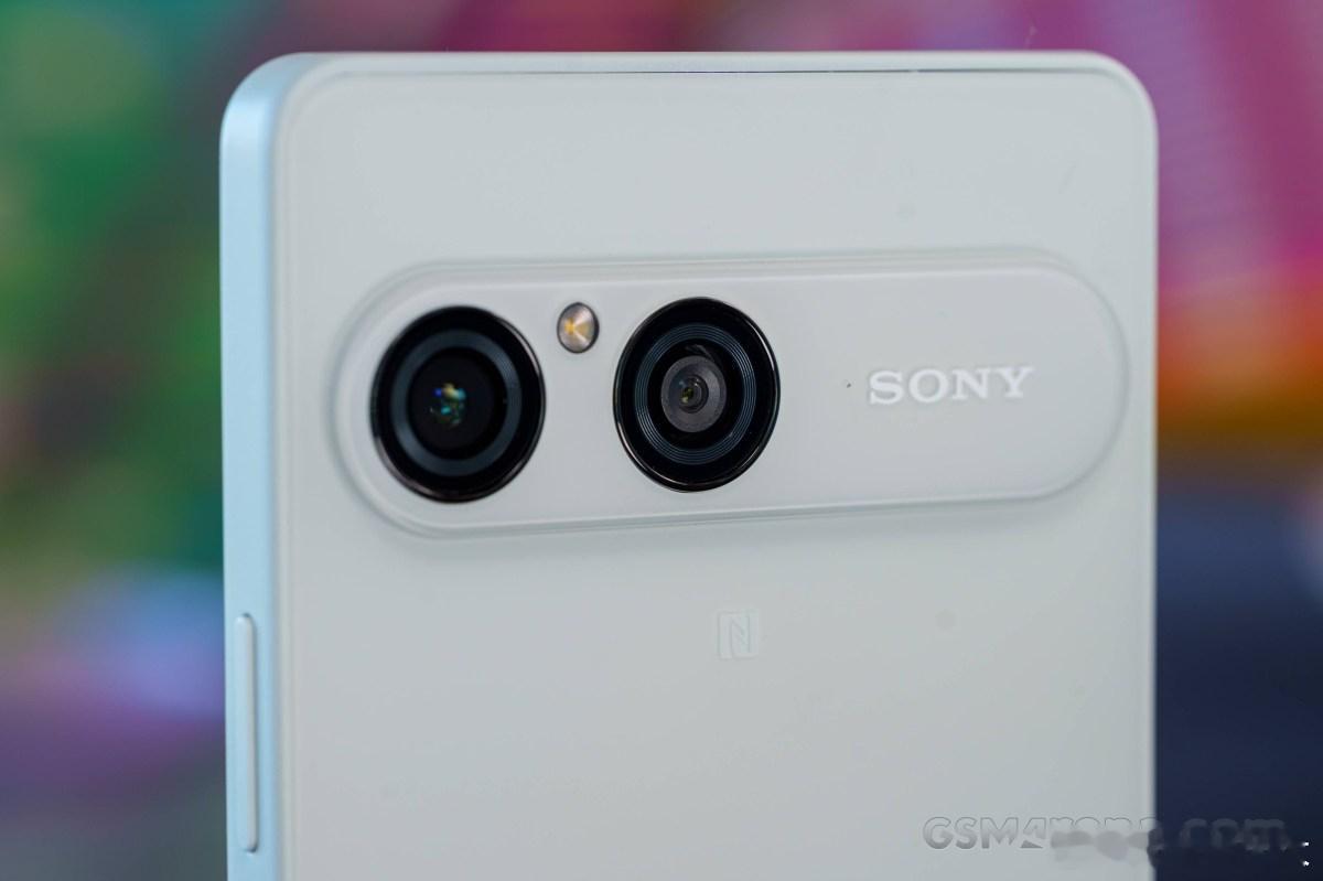手机创新该实用还是新奇今天上午，索尼正式发布了新一代中端机型Xperia 10 