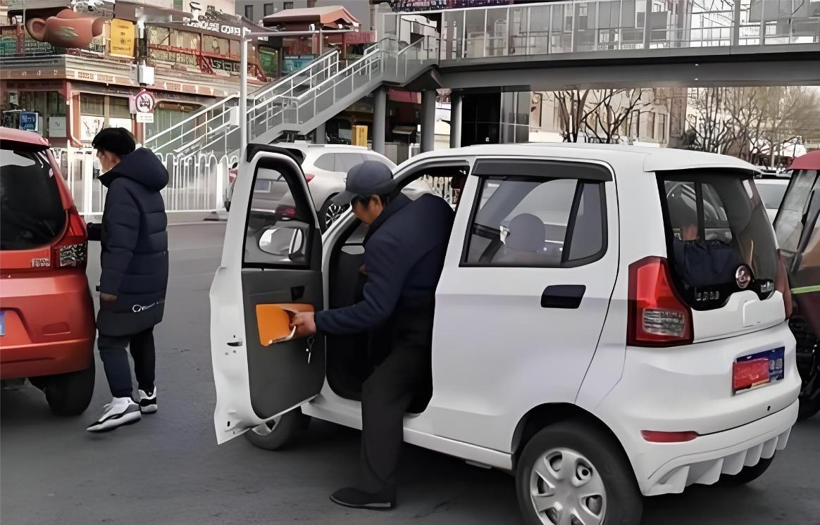 老头乐：从满街乱窜到销声匿迹，谁取消了中国县城的“三无车”？
雷丁汽车曾是低速电