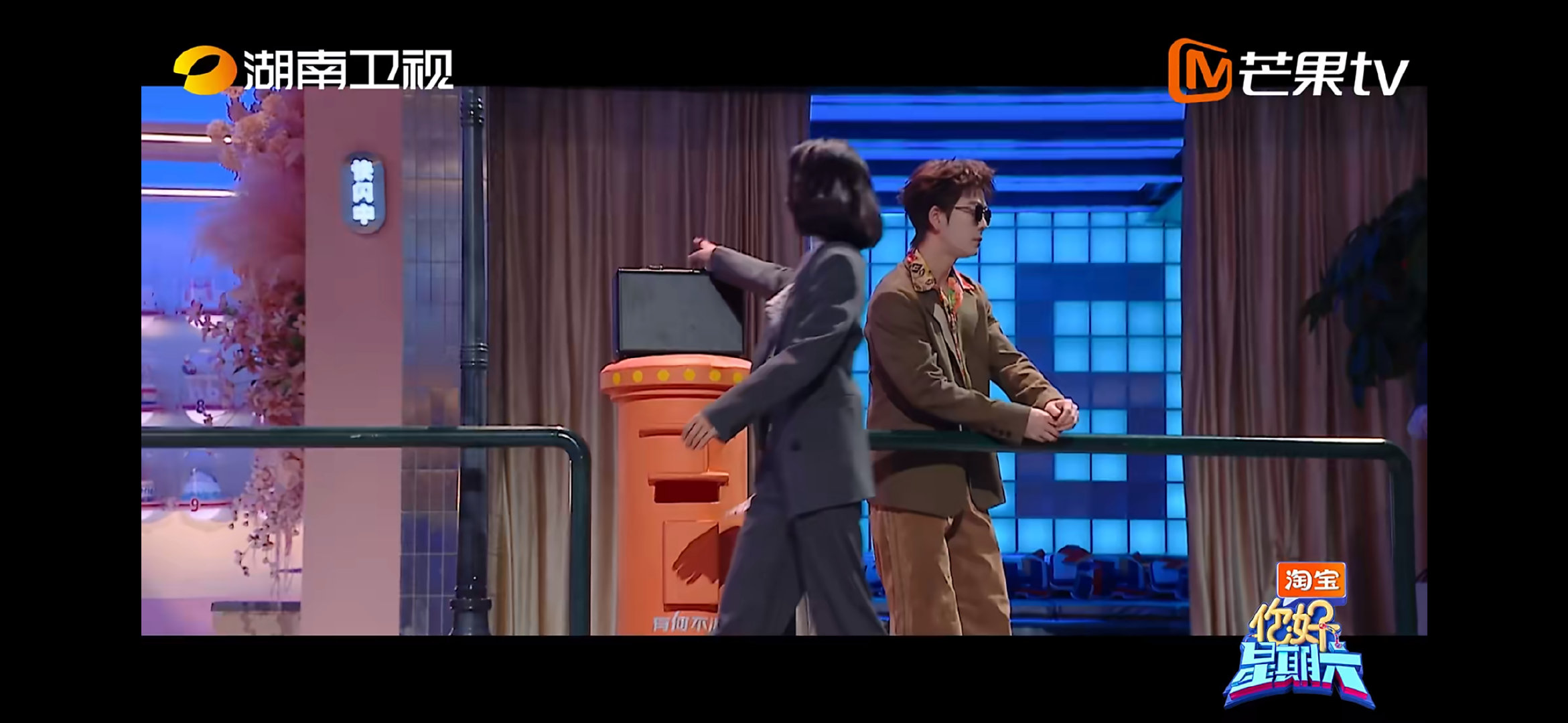 姜珮瑶干练西装风好飒你好星期六 港风大女主既视感，姜珮瑶也太适合西装了！ 