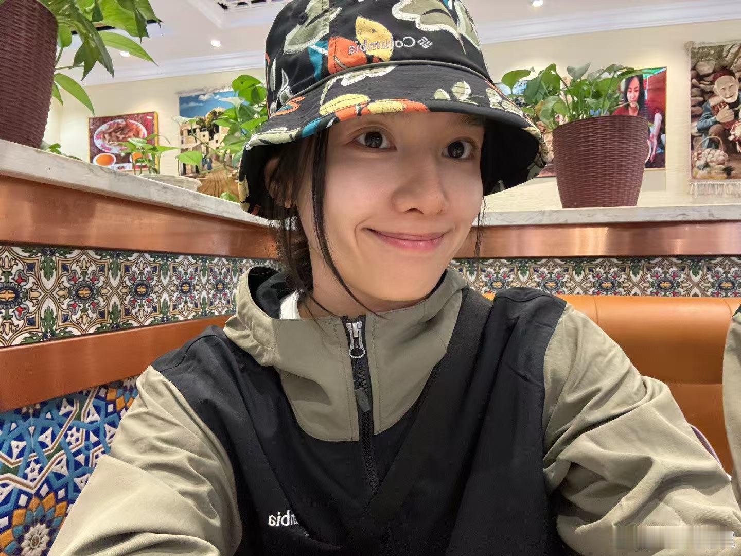 张婧仪喀什明信片张婧仪喀什九宫格张婧仪喀什明信片，好看， ​​​