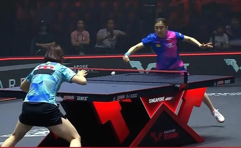 陈梦又穿小裙子了[捂脸]。
新加坡大满贯1/32:
陈梦实力碾压态势3-0横扫长