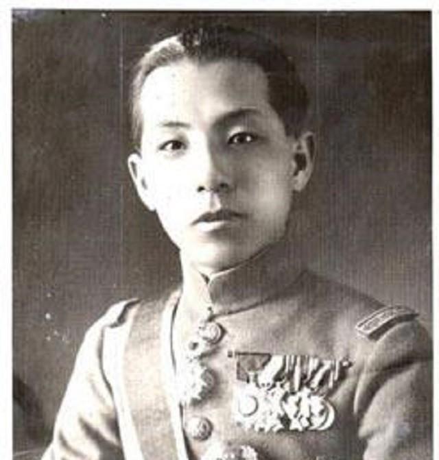 1926年，22岁的唐怡莹在丈夫离家的时候，与25岁的张学良发生了关系。几天后，
